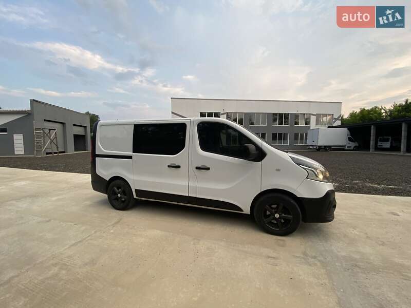 Грузовой фургон Renault Trafic 2015 в Киеве