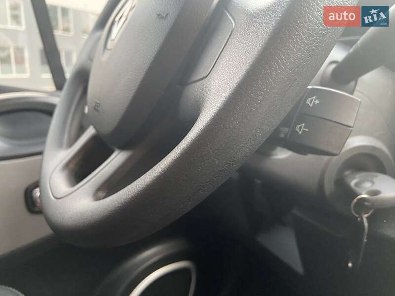 Грузовой фургон Renault Trafic 2015 в Киеве