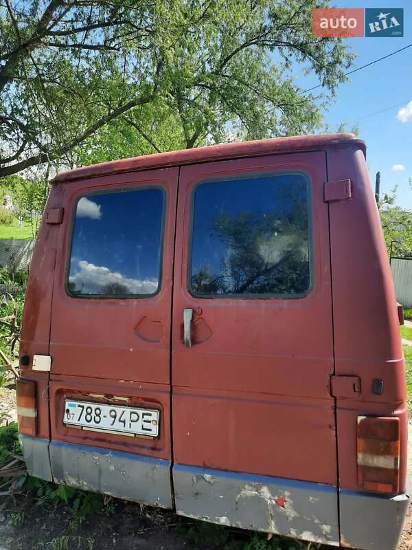 Грузовой фургон Renault Trafic 1994 в Кицмани фото 3 Грузовой фургон Renault Trafic 1994 в Кицмани