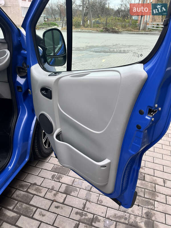 Микроавтобус грузовой (до 3,5т) Renault Trafic 2006 в Полонном фото 29 Микроавтобус грузовой (до 3,5т) Renault Trafic 2006 в Полонном