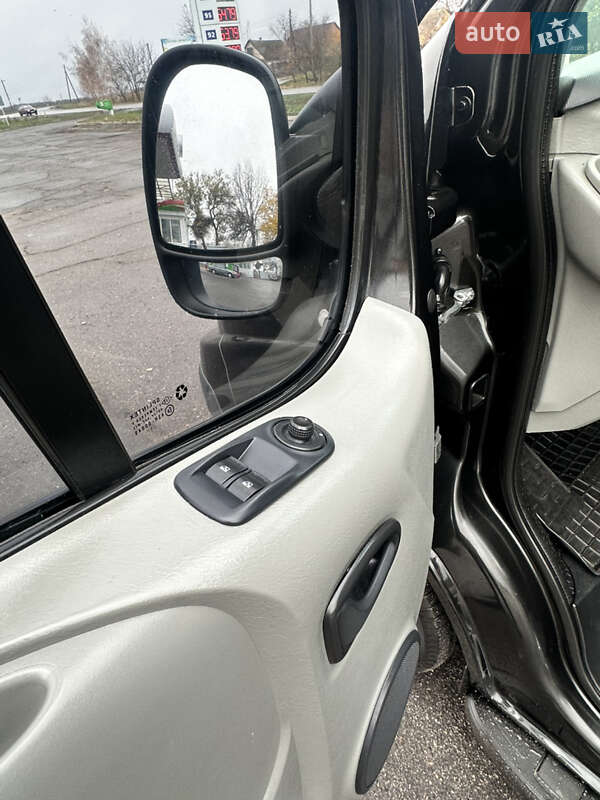 Минивэн Renault Trafic 2012 в Миргороде фото 18 Минивэн Renault Trafic 2012 в Миргороде