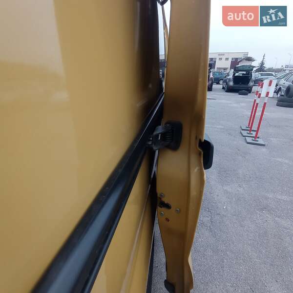 Грузовой фургон Renault Trafic 2005 в Виннице