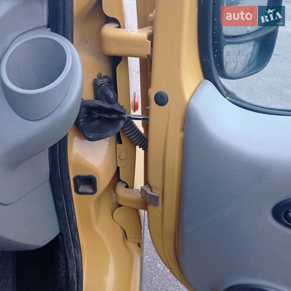 Грузовой фургон Renault Trafic 2005 в Виннице