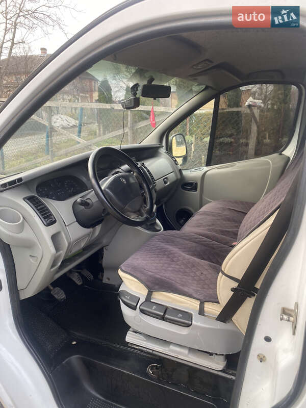 Грузовой фургон Renault Trafic 2002 в Тернополе фото 11 Грузовой фургон Renault Trafic 2002 в Тернополе