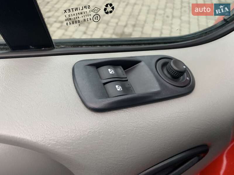 Минивэн Renault Trafic 2007 в Ровно