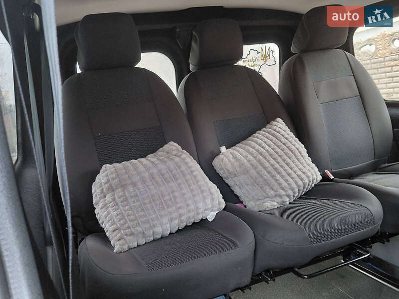 Минивэн Renault Trafic 2015 в Бродах фото 25 Минивэн Renault Trafic 2015 в Бродах