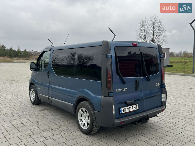 Мінівен Renault Trafic 2005 в Здолбуніві