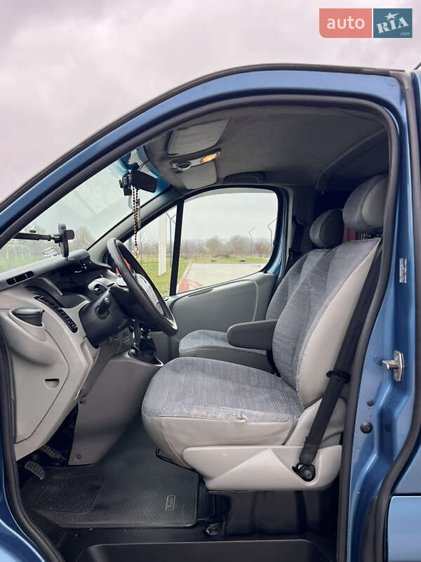 Мінівен Renault Trafic 2005 в Здолбуніві