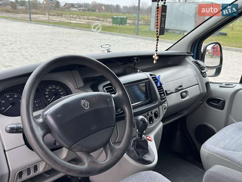 Мінівен Renault Trafic 2005 в Здолбуніві