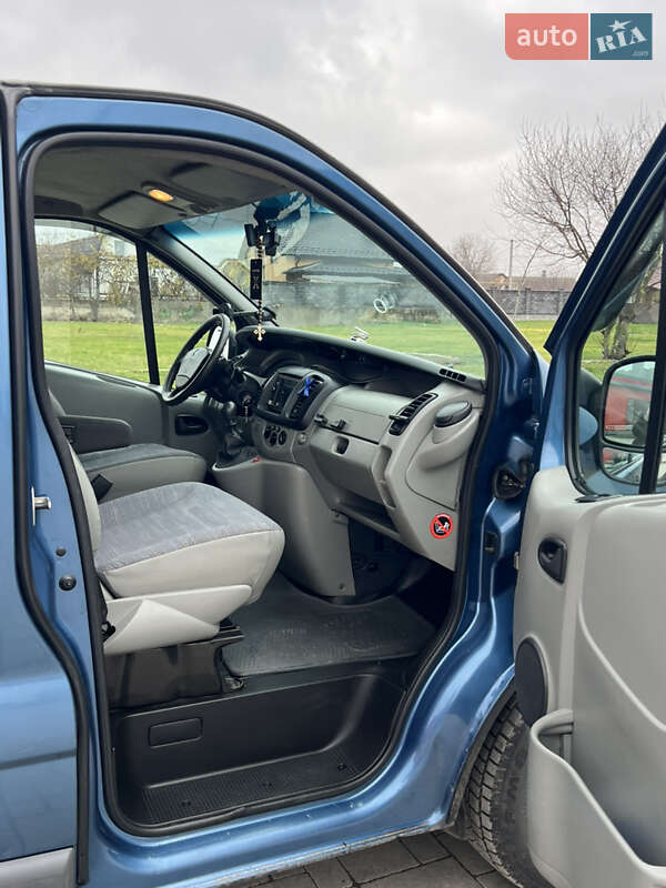 Мінівен Renault Trafic 2005 в Здолбуніві