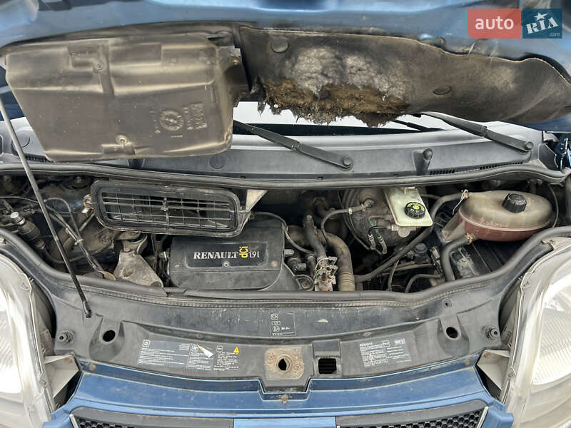 Мінівен Renault Trafic 2005 в Здолбуніві