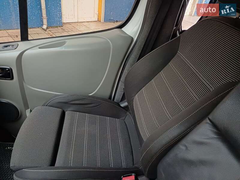 Минивэн Renault Trafic 2008 в Каменском