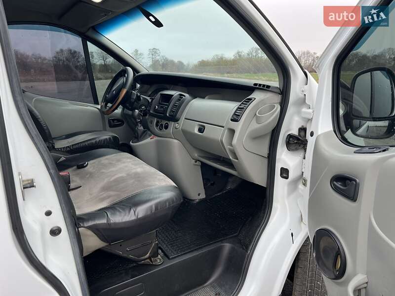 Грузовой фургон Renault Trafic 2006 в Баре фото 7 Грузовой фургон Renault Trafic 2006 в Баре