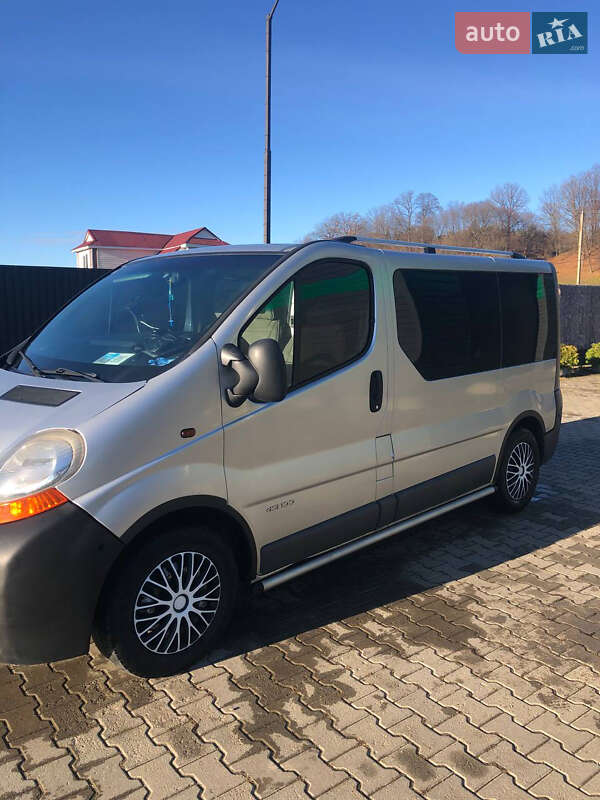 Минивэн Renault Trafic 2003 в Косове фото 5 Минивэн Renault Trafic 2003 в Косове