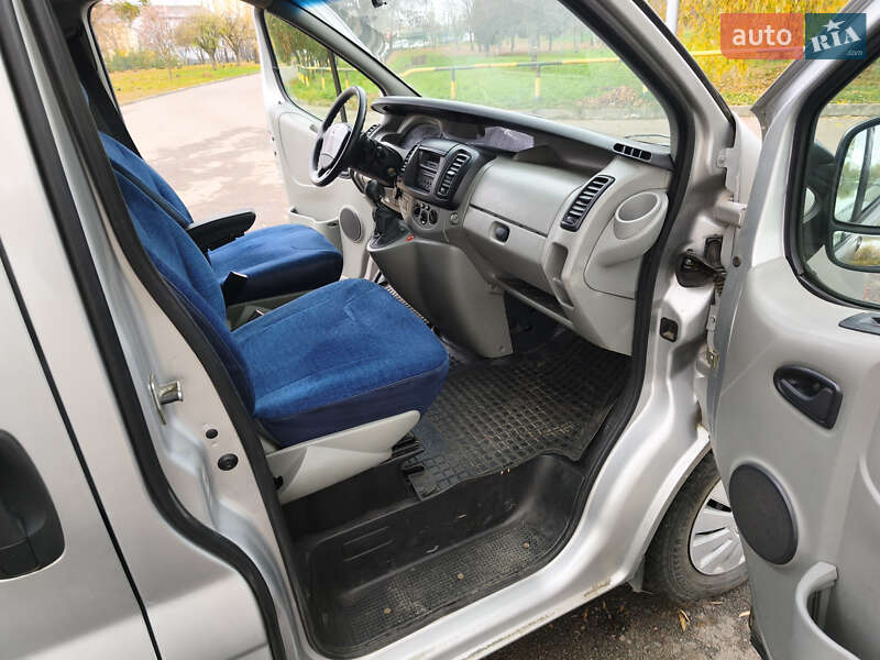 Минивэн Renault Trafic 2006 в Ровно