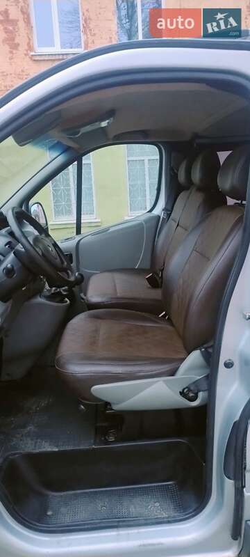 Минивэн Renault Trafic 2011 в Ромнах