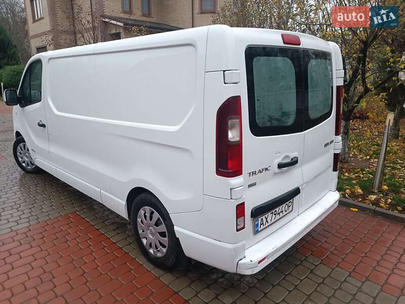 Грузовой фургон Renault Trafic 2017 в Изюме