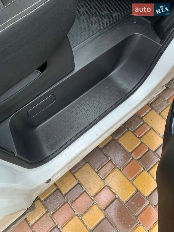 Другие грузовики Renault Trafic 2017 в Гостомеле