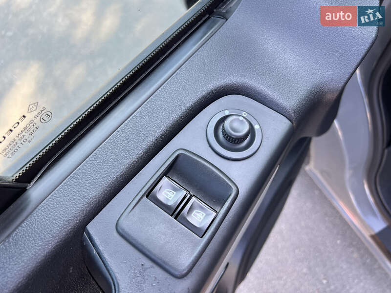 Минивэн Renault Trafic 2016 в Киеве фото 10 Минивэн Renault Trafic 2016 в Киеве