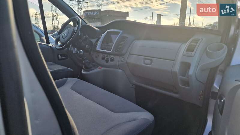 Грузопассажирский фургон Renault Trafic 2011 в Ровно