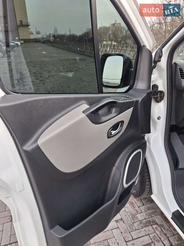 Минивэн Renault Trafic 2015 в Харькове