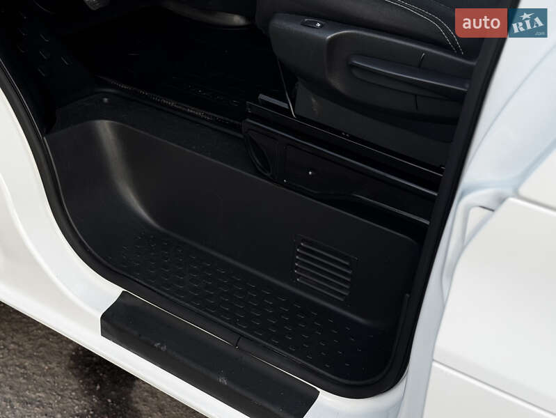 Грузовой фургон Renault Trafic 2016 в Радивилове