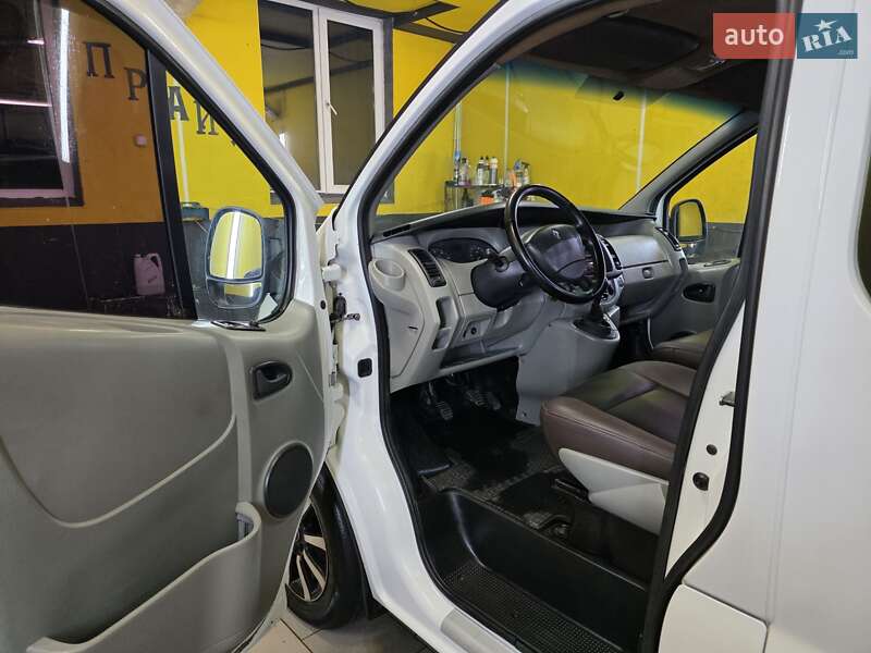Минивэн Renault Trafic 2008 в Кривом Роге фото 8 Минивэн Renault Trafic 2008 в Кривом Роге
