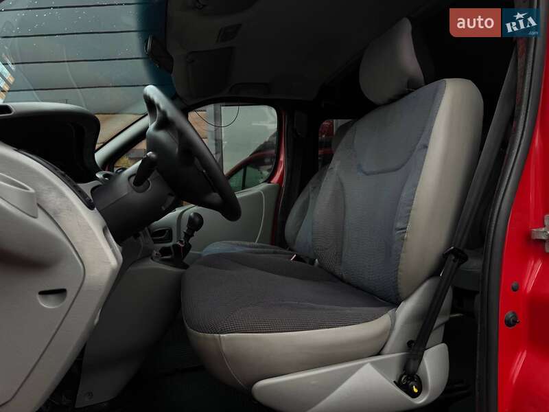 Минивэн Renault Trafic 2006 в Ровно