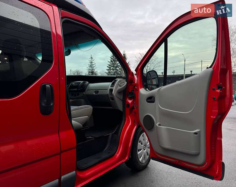 Минивэн Renault Trafic 2006 в Ровно