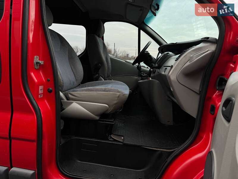 Минивэн Renault Trafic 2006 в Ровно