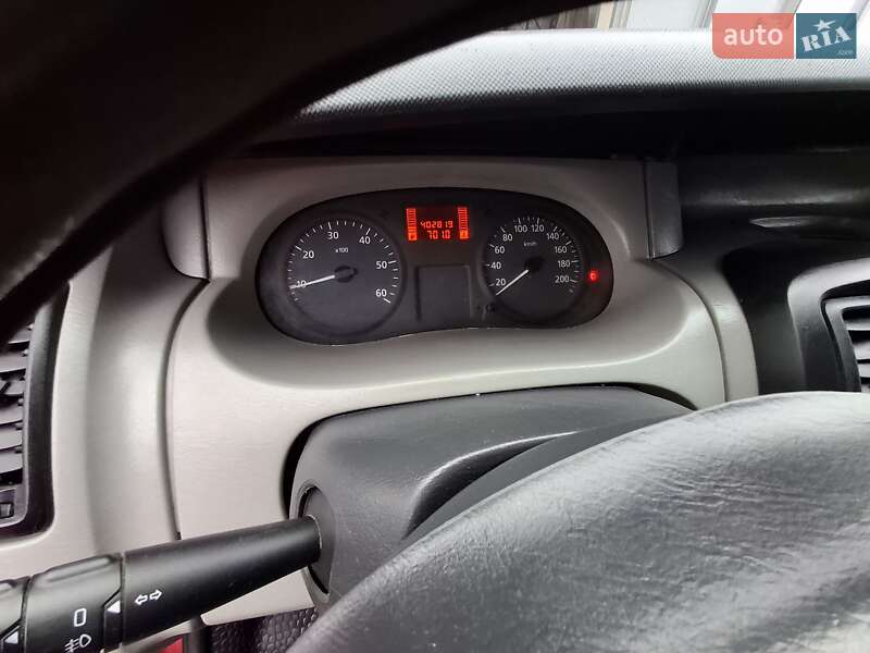 Мінівен Renault Trafic 2006 в Києві