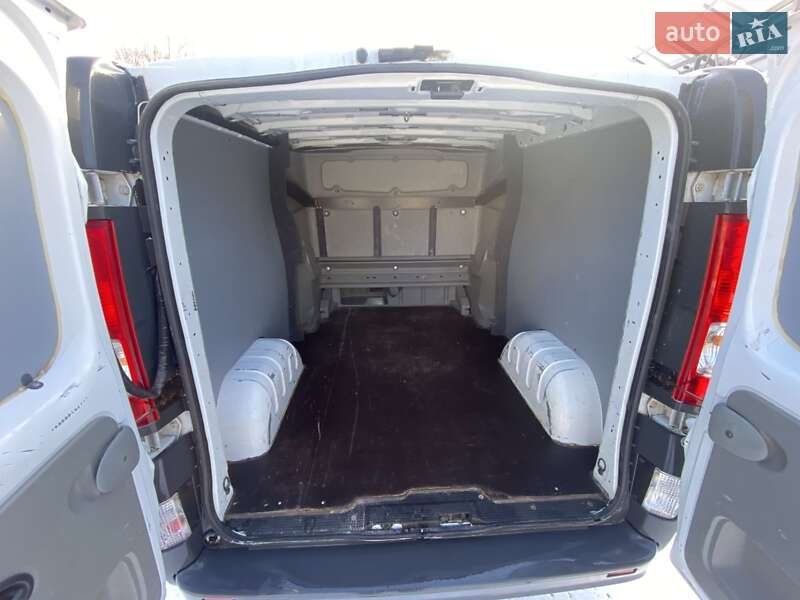 Грузопассажирский фургон Renault Trafic 2014 в Черновцах