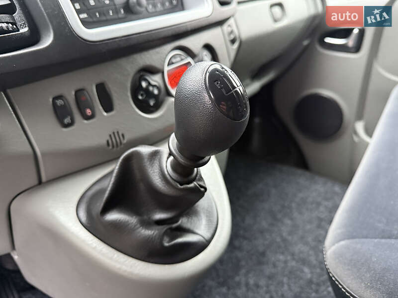 Грузовой фургон Renault Trafic 2012 в Ровно