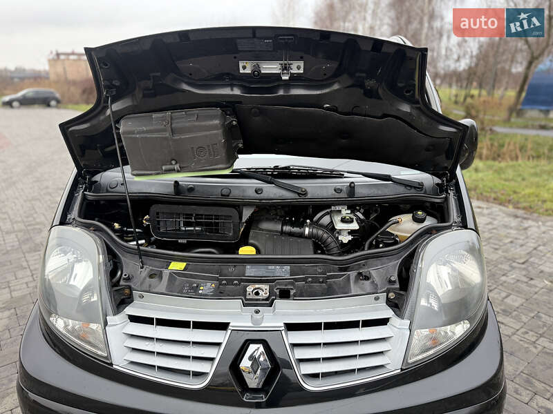 Грузовой фургон Renault Trafic 2012 в Ровно