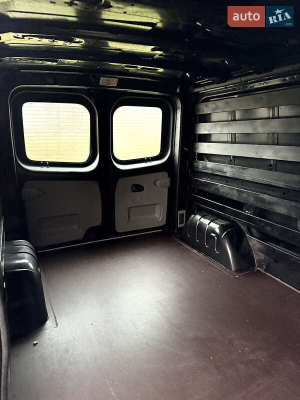 Грузовой фургон Renault Trafic 2012 в Ровно