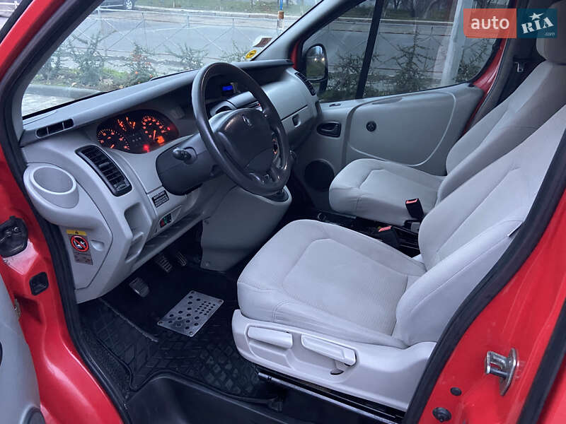 Минивэн Renault Trafic 2004 в Николаеве фото 10 Минивэн Renault Trafic 2004 в Николаеве