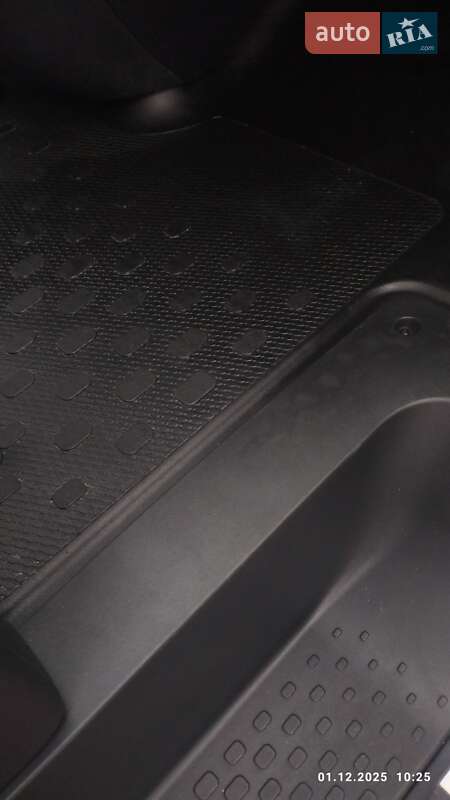 Микроавтобус грузовой (до 3,5т) Renault Trafic 2015 в Житомире