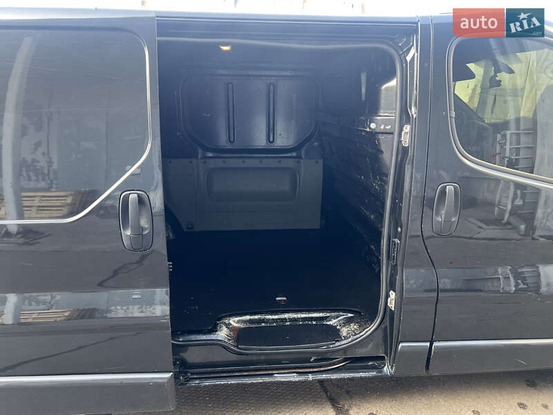 Вантажний фургон Renault Trafic 2011 в Стрию