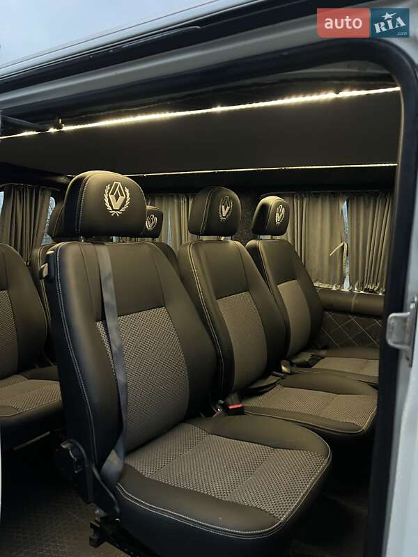 Минивэн Renault Trafic 2007 в Тячеве