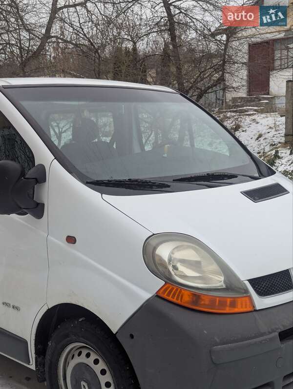 Грузопассажирский фургон Renault Trafic 2003 в Львове