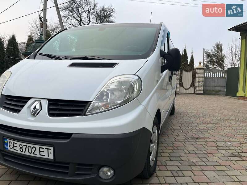 Вантажопасажирський фургон Renault Trafic 2014 в Чернівцях