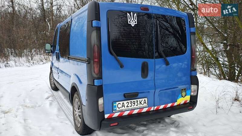 Грузопассажирский фургон Renault Trafic 2004 в Смеле