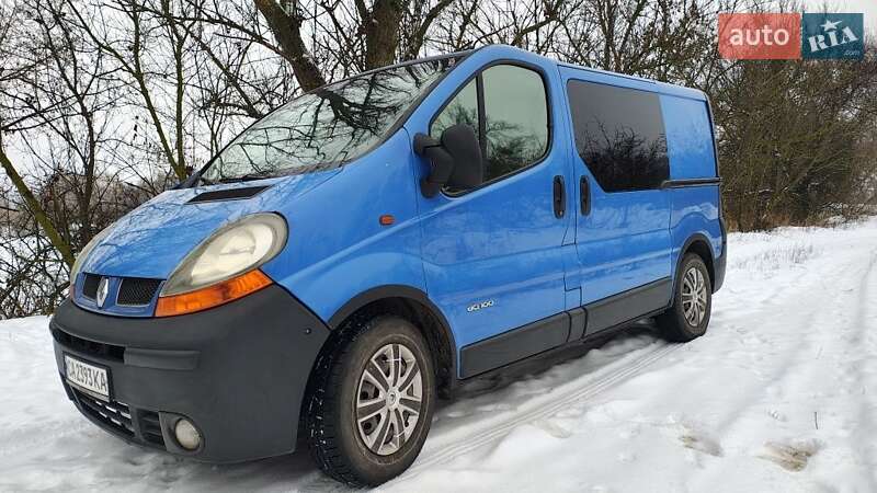 Грузопассажирский фургон Renault Trafic 2004 в Смеле