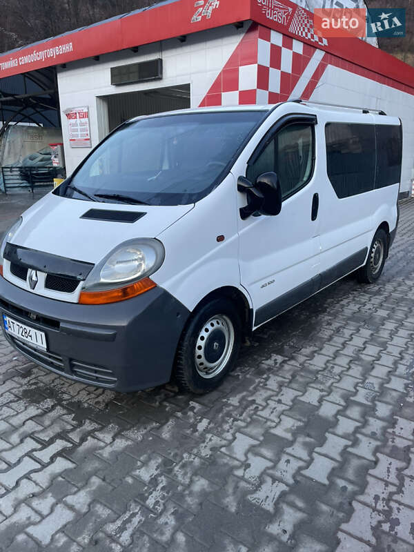 Минивэн Renault Trafic 2006 в Буковеле