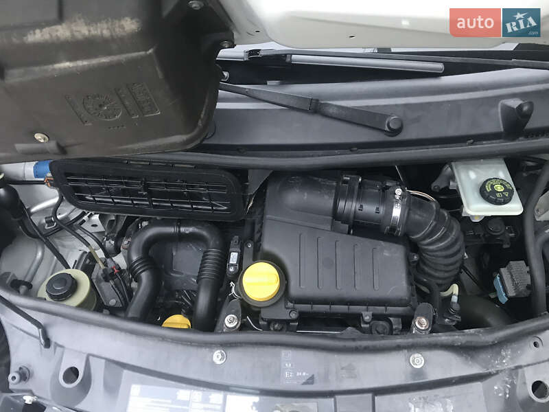 Минивэн Renault Trafic 2007 в Каменец-Подольском