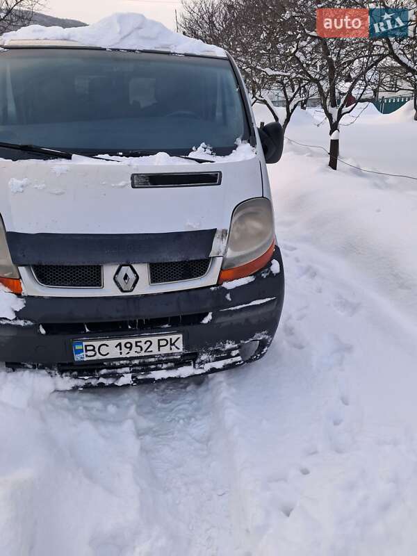 Грузопассажирский фургон Renault Trafic 2005 в Золочеве