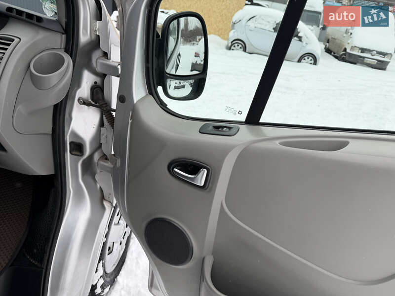 Минивэн Renault Trafic 2011 в Ровно