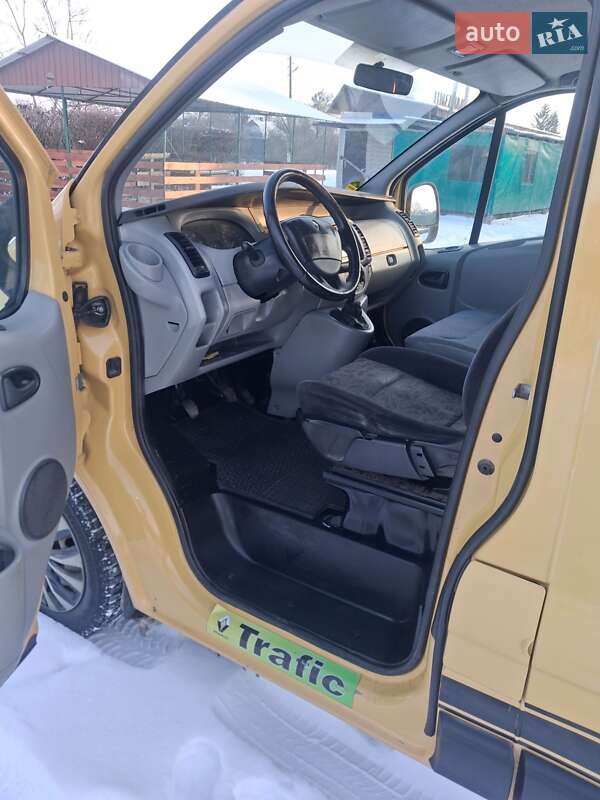 Минивэн Renault Trafic 2006 в Валках