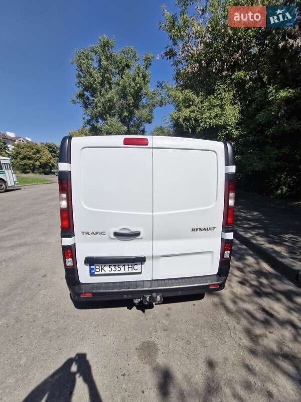 Грузопассажирский фургон Renault Trafic 2017 в Ровно