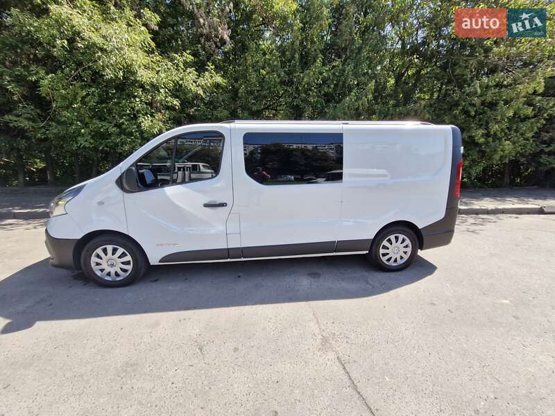 Грузопассажирский фургон Renault Trafic 2017 в Ровно